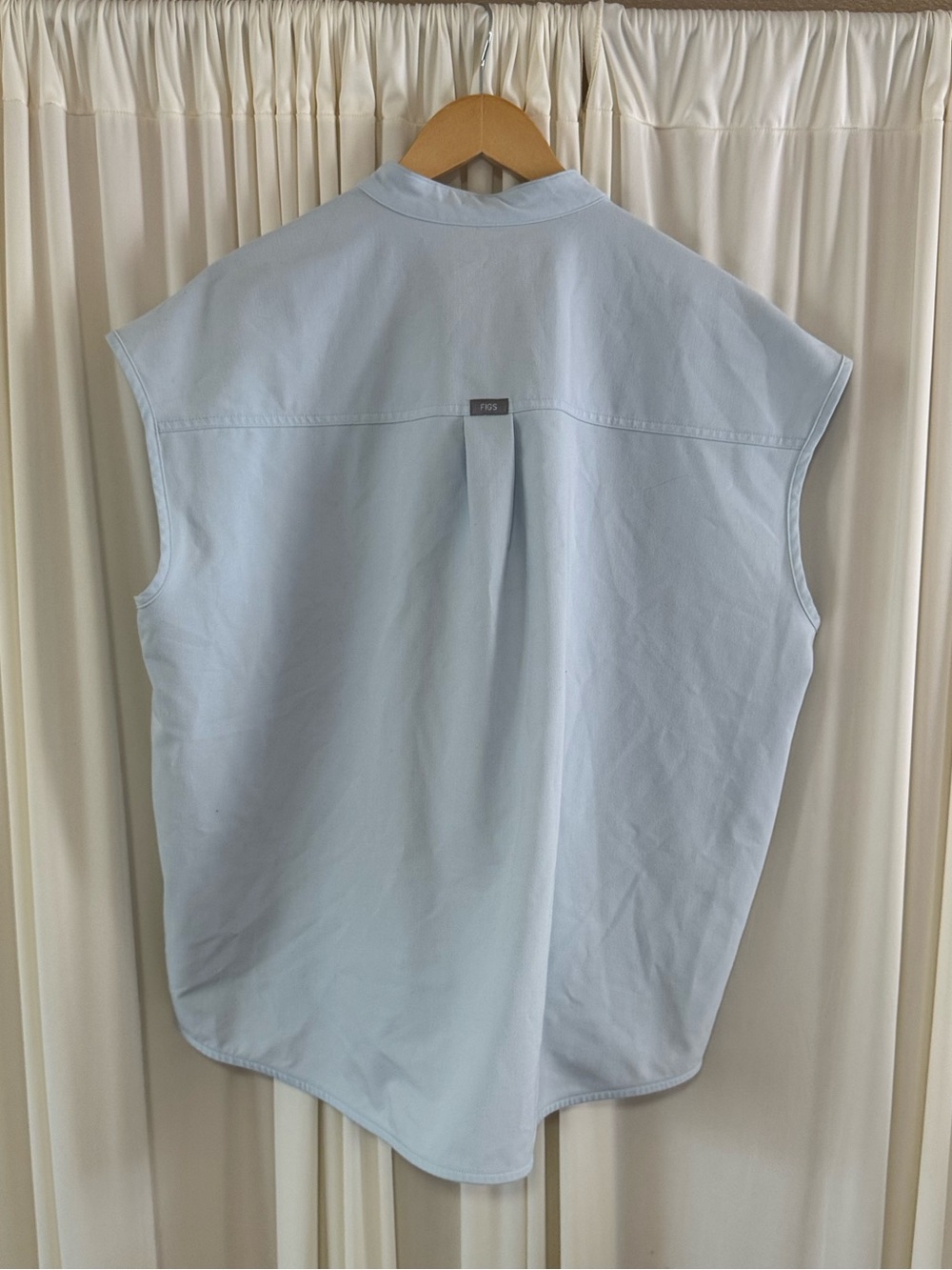 Figs Womens Rafaela Oversized Scrub Top Size Large Light Blue Open Skies - Picture 6 of 6